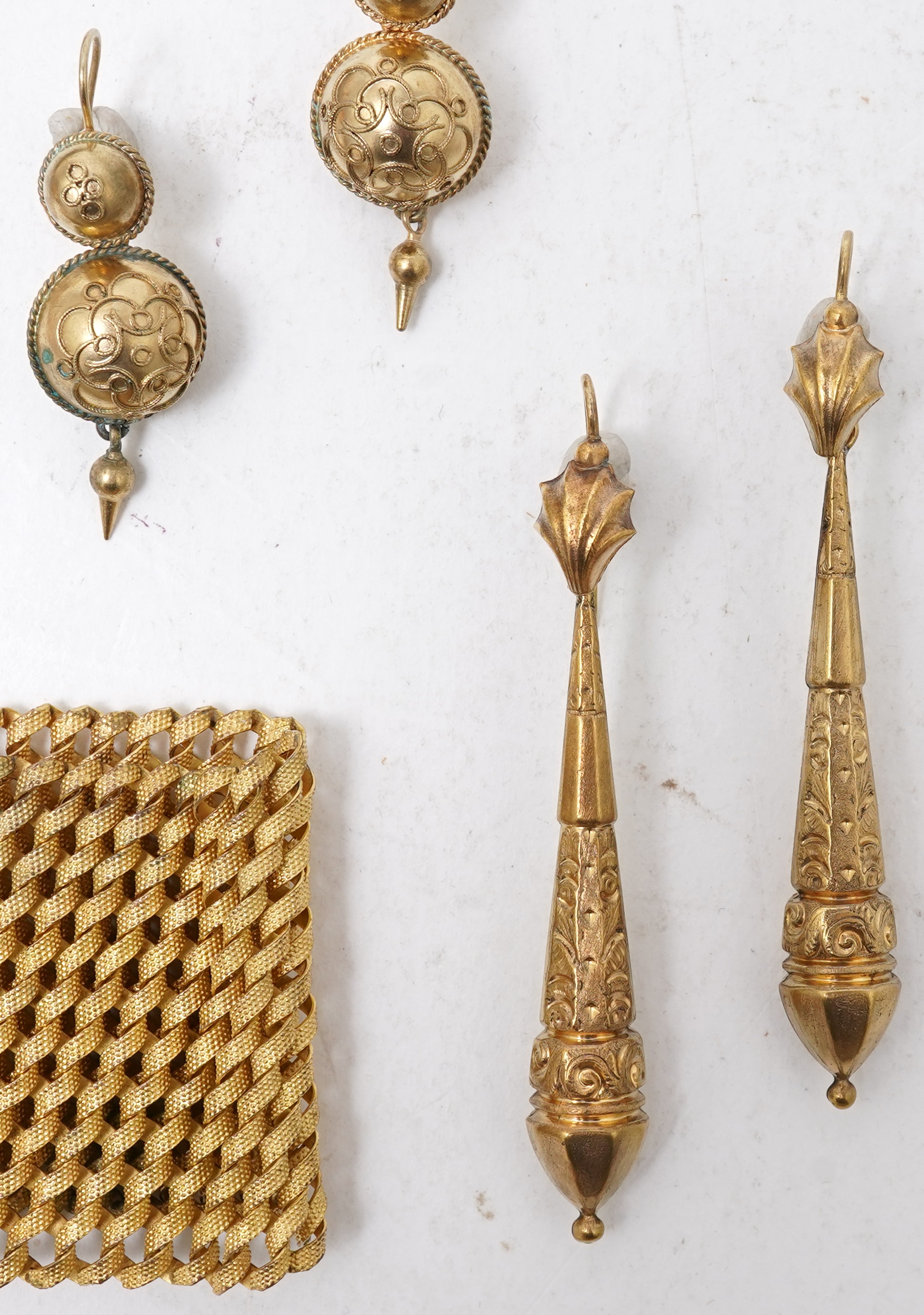 A collection of pinchbeck/gilt metal jewels, 19th century